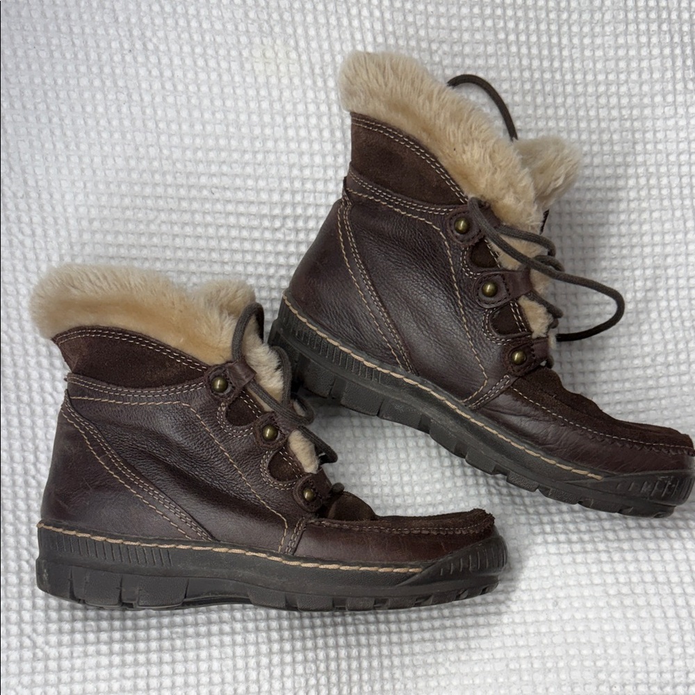 Bare Traps Brown Fur-Lined Women's Boots - Size 7.5